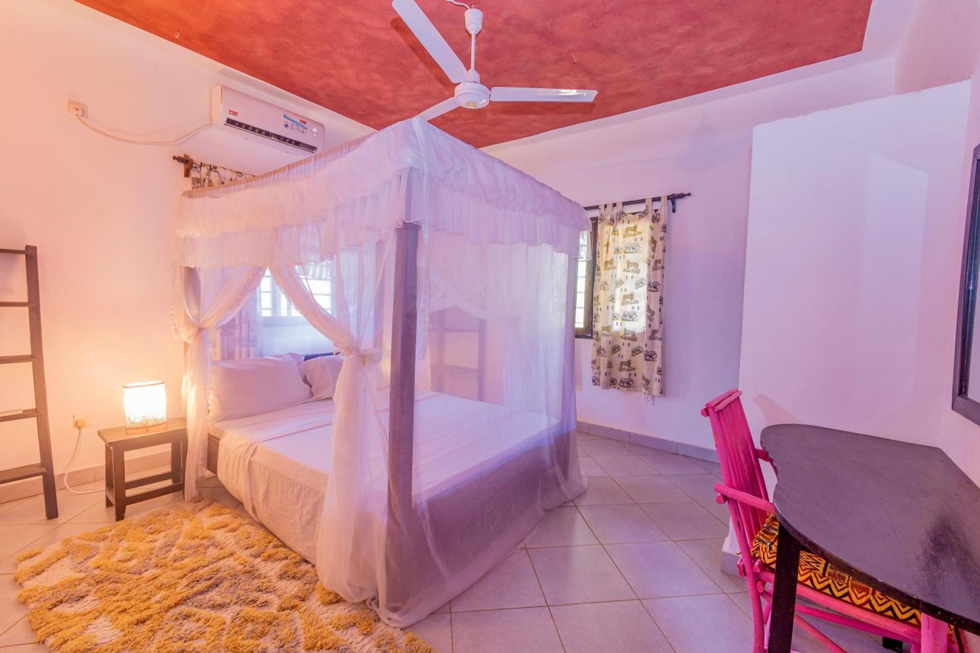 Villas Dora And Holly Диани-Бич Экстерьер фото